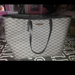 Michael kors tote